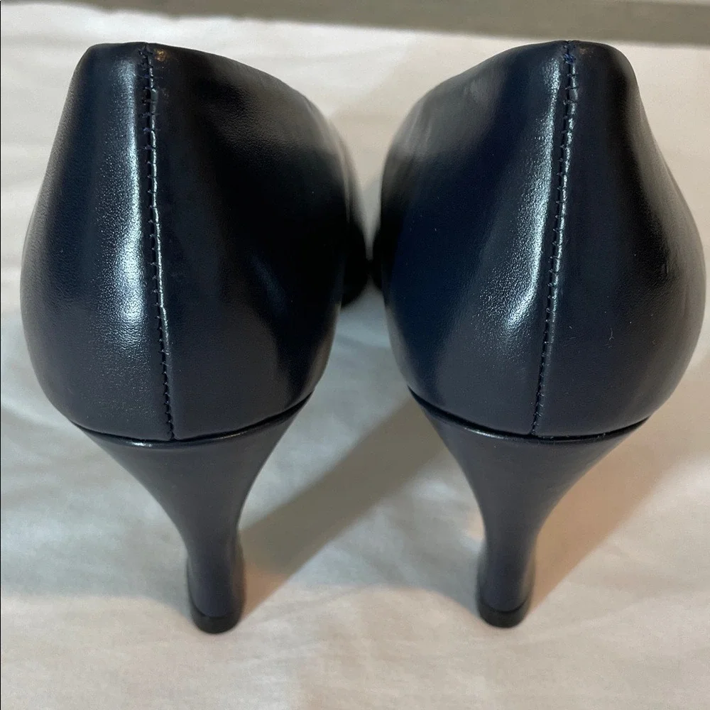 Jessica Leather‎ Pumps Womens 9M Navy Blue Excellent Classic Kitten Heel Brazil - Picture 4 of 8